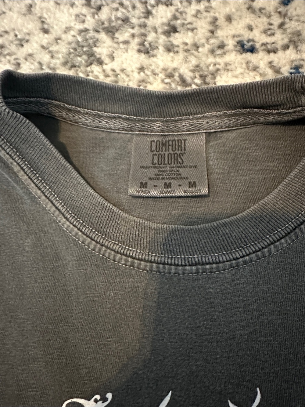 Taylor Swift Inspired - The Black Dog Cropped Graphic Tee - Picture 2 of 2